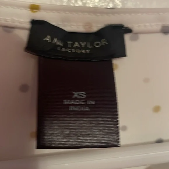 Three-quarter length Ann Taylor blouse. - Picture 5 of 5